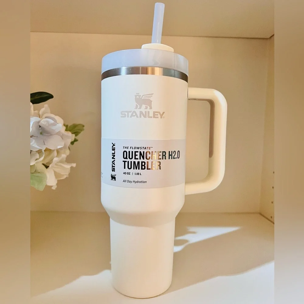 🎉LAST PIECE🎉Stanley 40‎ oz. Quencher H2.0 FlowState Tumbler Cream